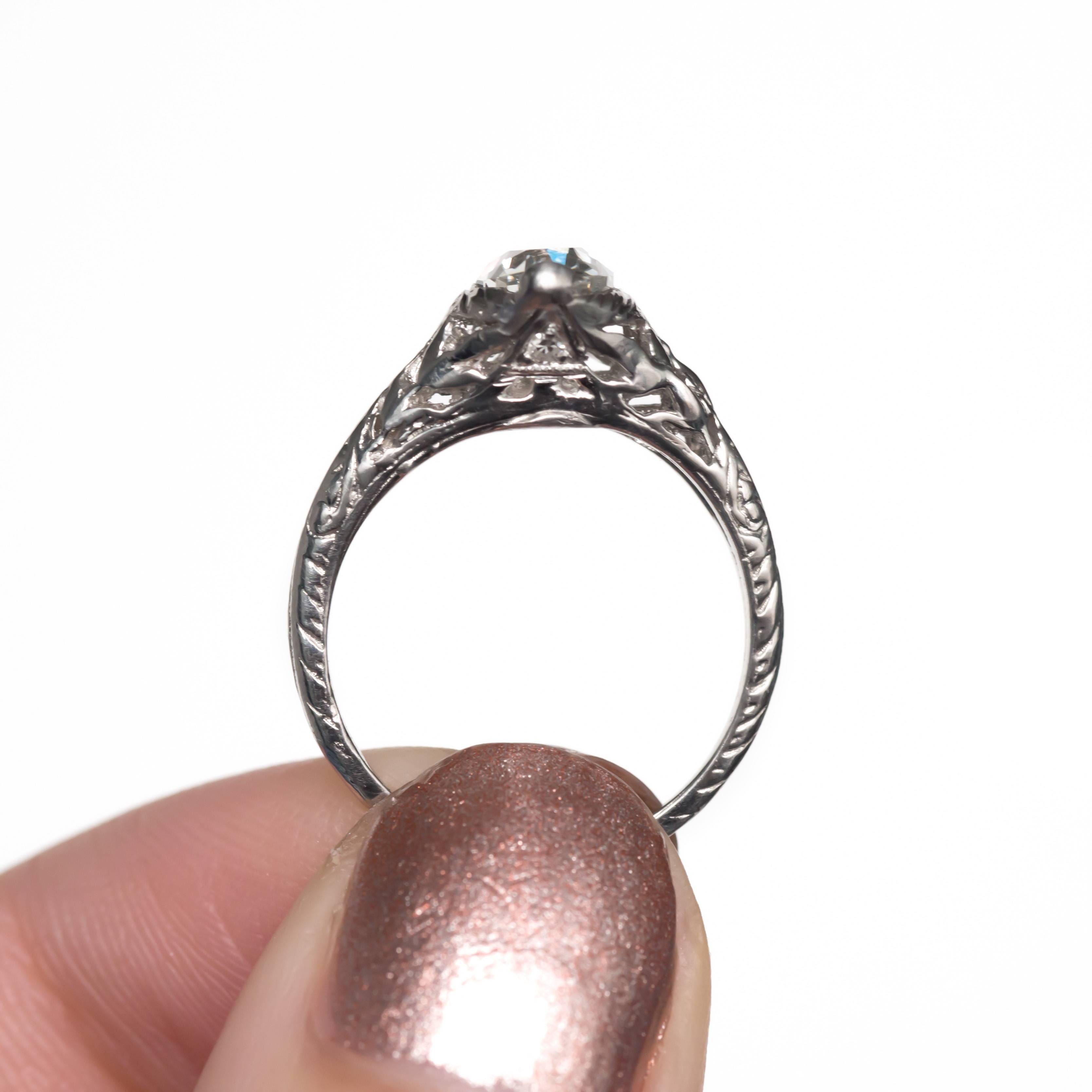 Women's GIA Certified 1.00 Carat Diamond Platinum Engagement Ring For Sale