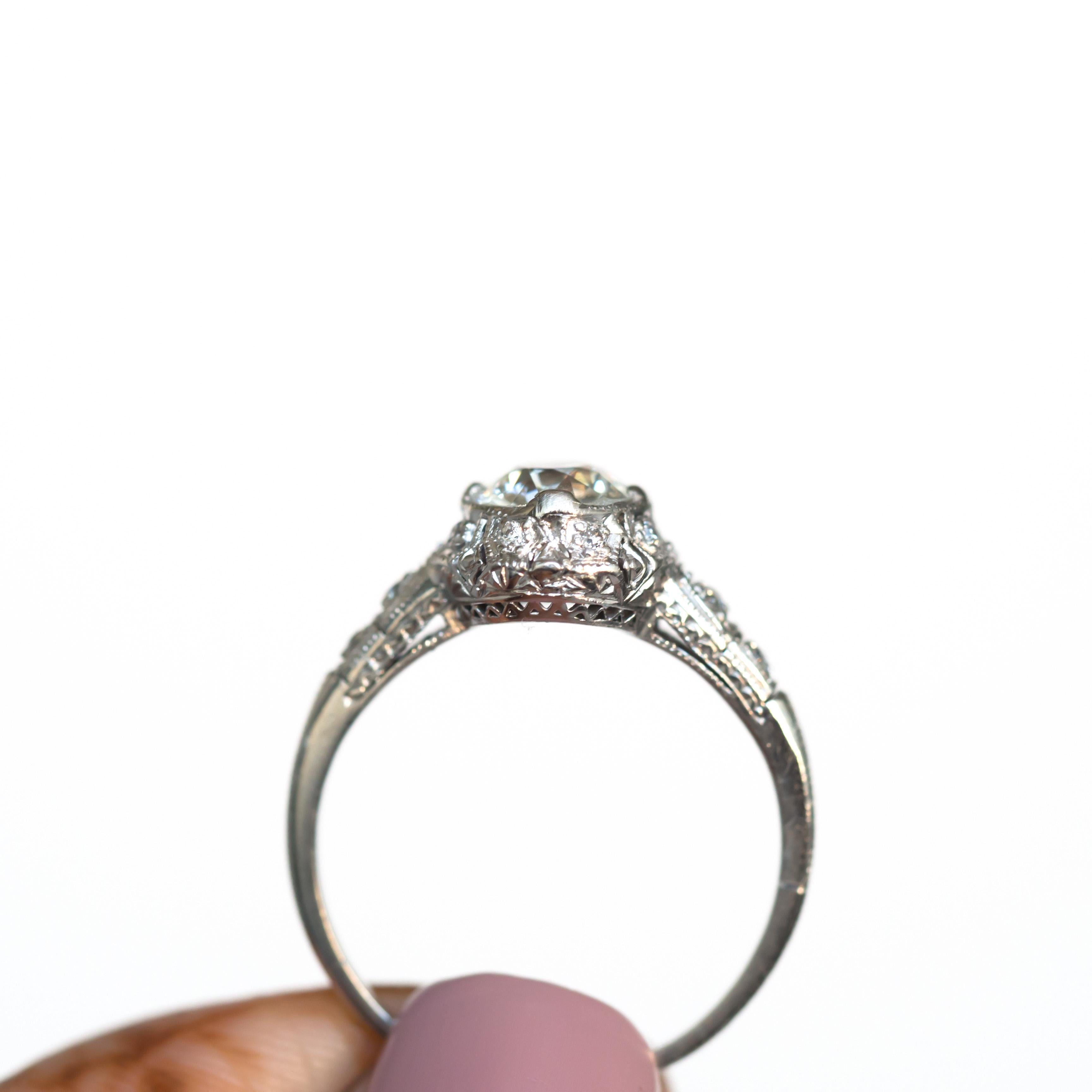 Art Deco GIA Certified 1.00 Carat Diamond Platinum Engagement Ring For Sale