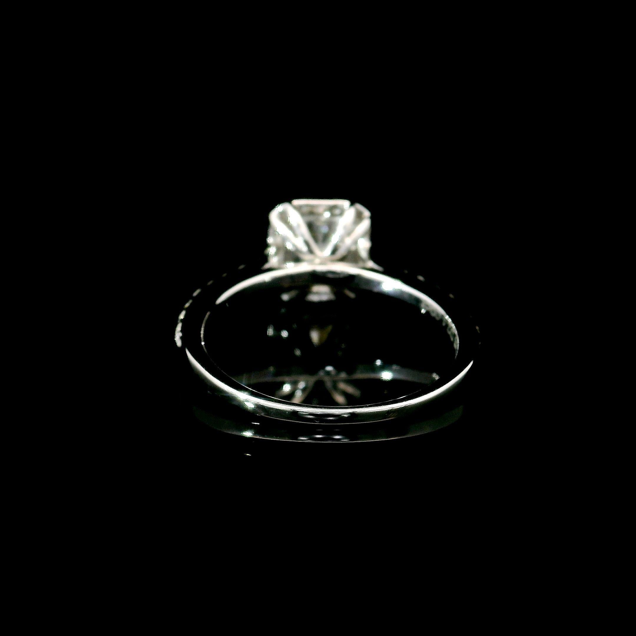 Women's or Men's GIA Certified 1.00 Carat E Colour VVS1 Clarity Diamond Ring For Sale