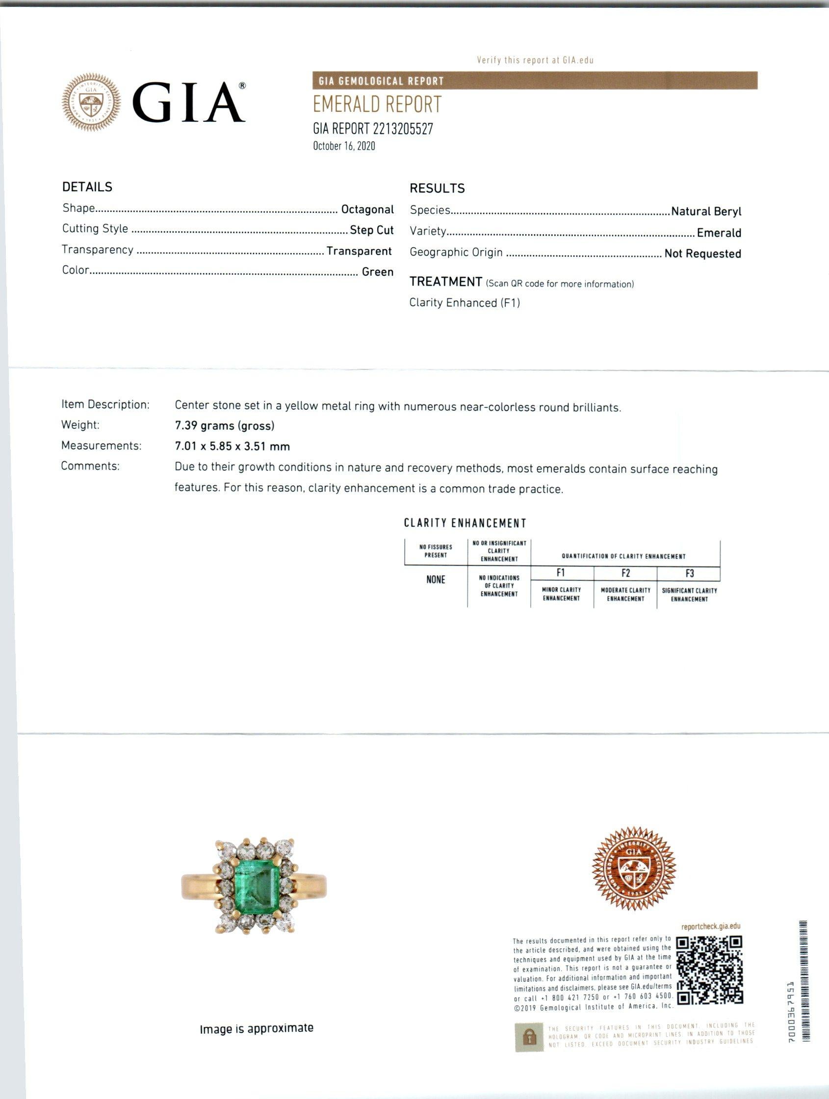 GIA-zertifizierter Verlobungsring mit 1,00 Karat Smaragd, Diamant und Halo aus Gold im Angebot 2