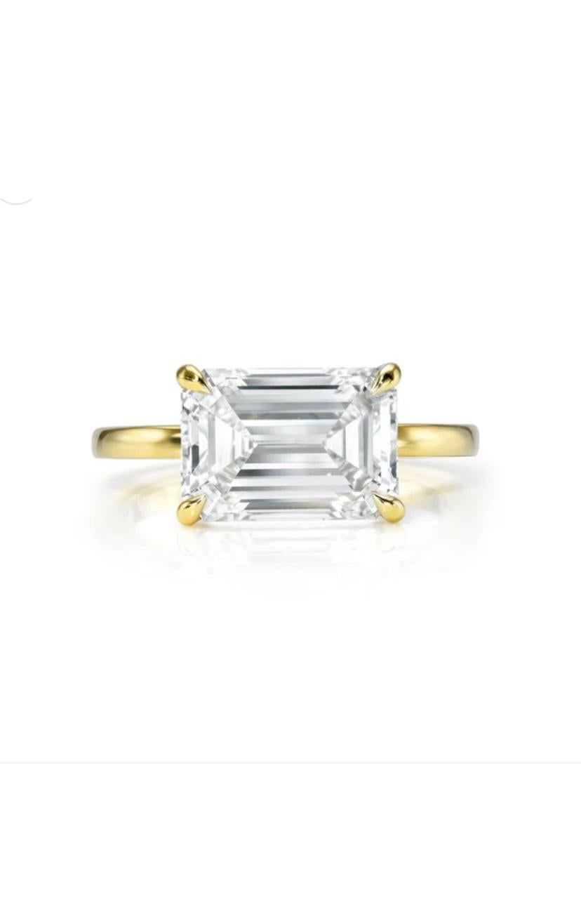 An exclusive solitaire ring in essential design, so elegant and refined style.
Elevate your look and add a touch of sophistication on your outfit.
Stunning ring come in 18k gold with a GIA Certified Natural Diamond of 1,00 carat, in emerald shape, G