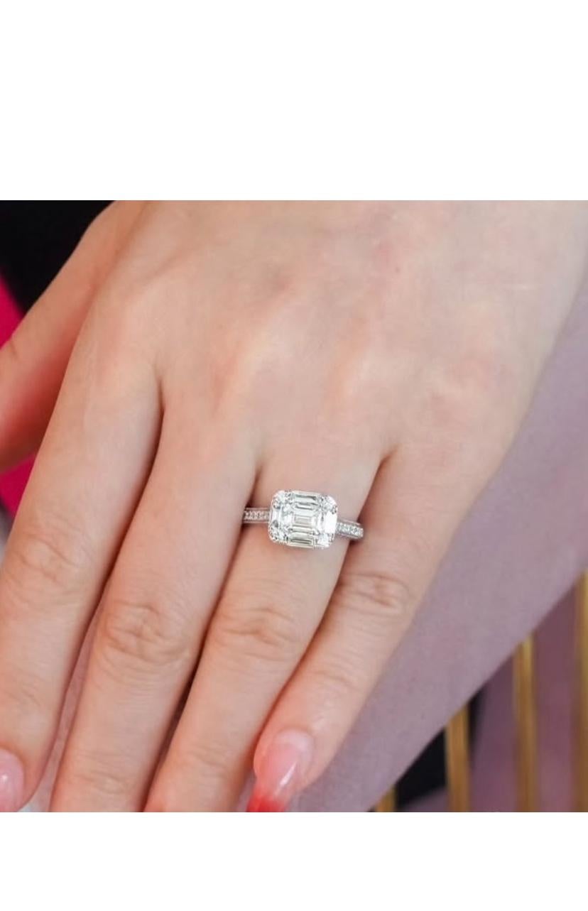 Taglio smeraldo Anello solitario in oro 18K con diamanti a forma di smeraldo da 1,00 carati certificati GIA in vendita