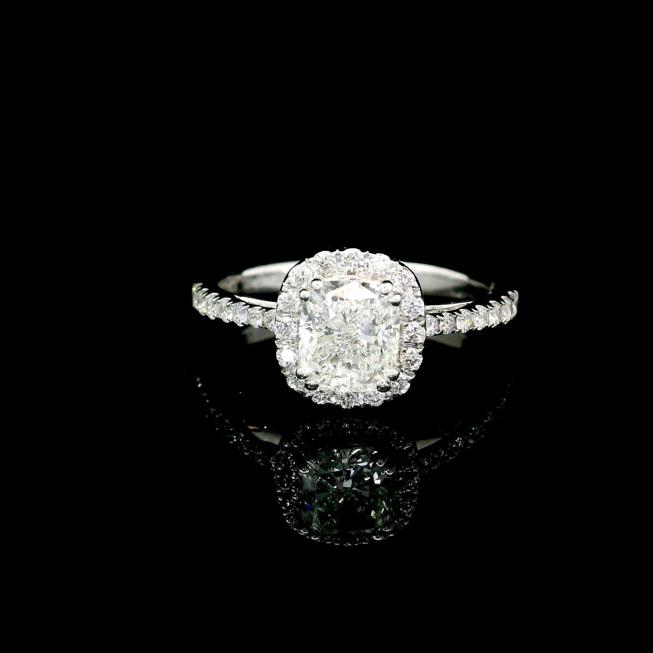 Anello in oro bianco 18 carati con diamanti
  
  Colore e caratura dell'oro: Oro bianco 18kt
  Peso: 2.88 grammi
  
  Imposta con...
  Tipo di pietra: Diamanti
  Forma: Cuscino
  Carati: 2,88 ct
  Colore: Colore F
  Chiarezza: VS2
  
  Pietre