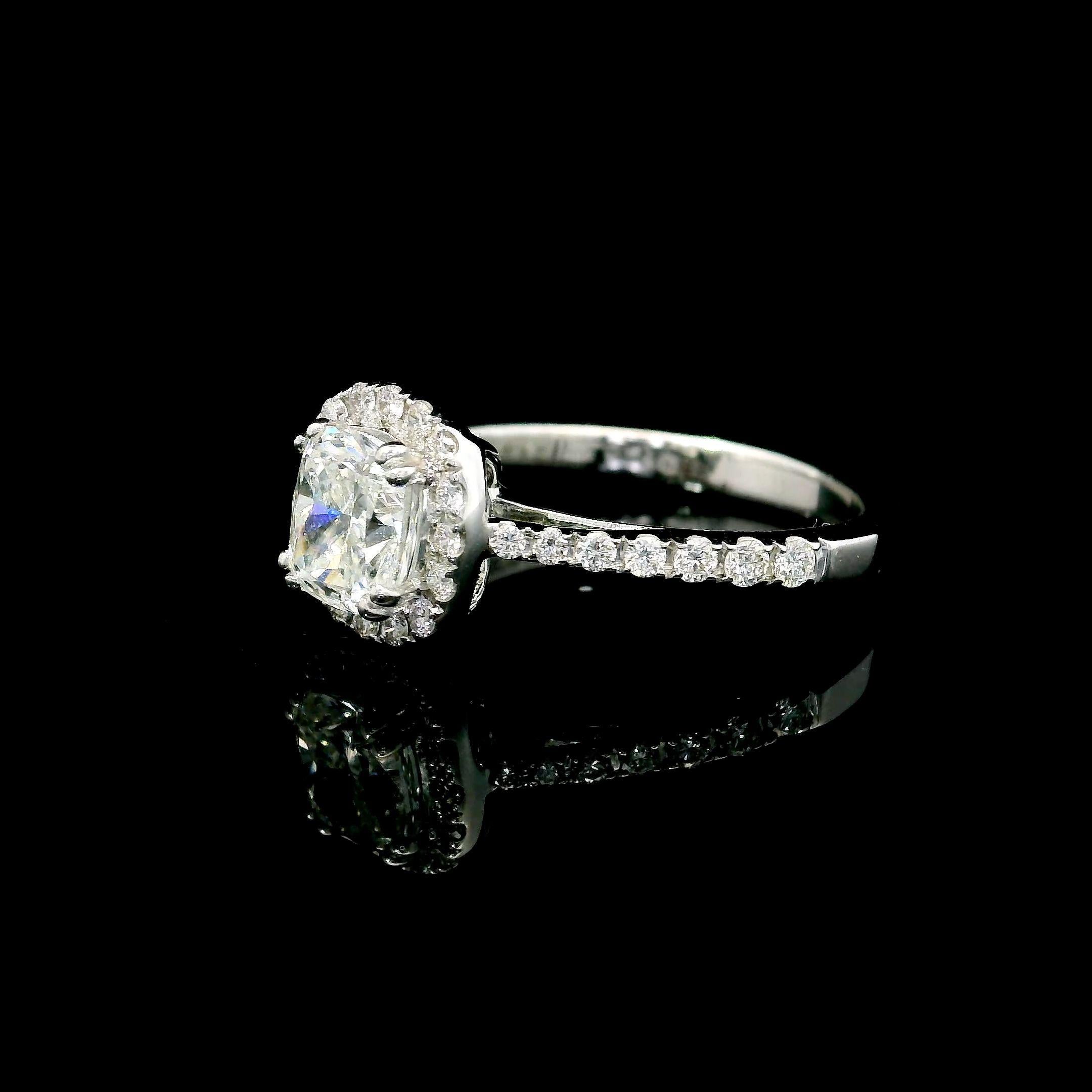 Anello con diamante certificato GIA da 1,00 carati con colore F e purezza VS2 In condizioni Nuovo in vendita a บางรัก, TH