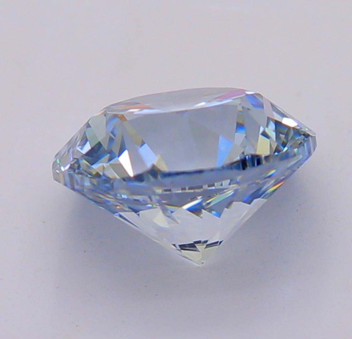 GIA Certified 1.00 Carat Fancy Blue VVS1 Clarity Diamond In New Condition For Sale In บางรัก, TH