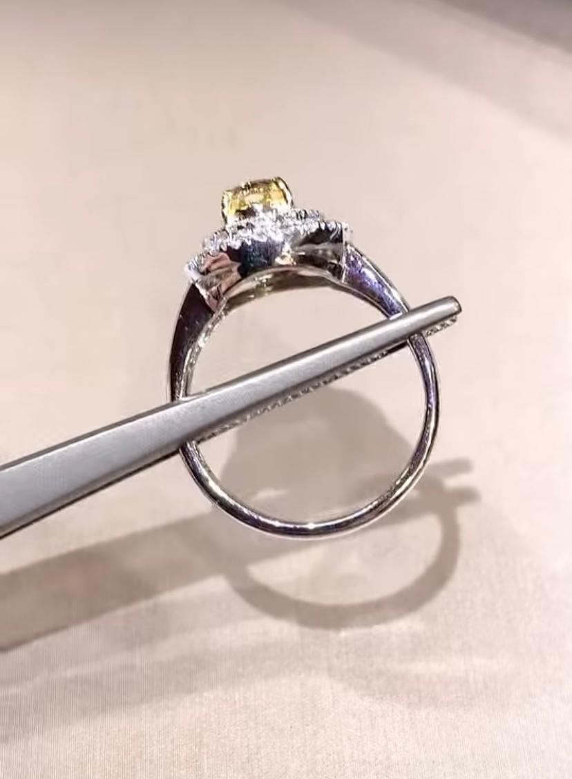 Women's or Men's GIA Certified 1.00 Carat Fancy Brownish Yellow Diamond 18K Gold Ring For Sale
