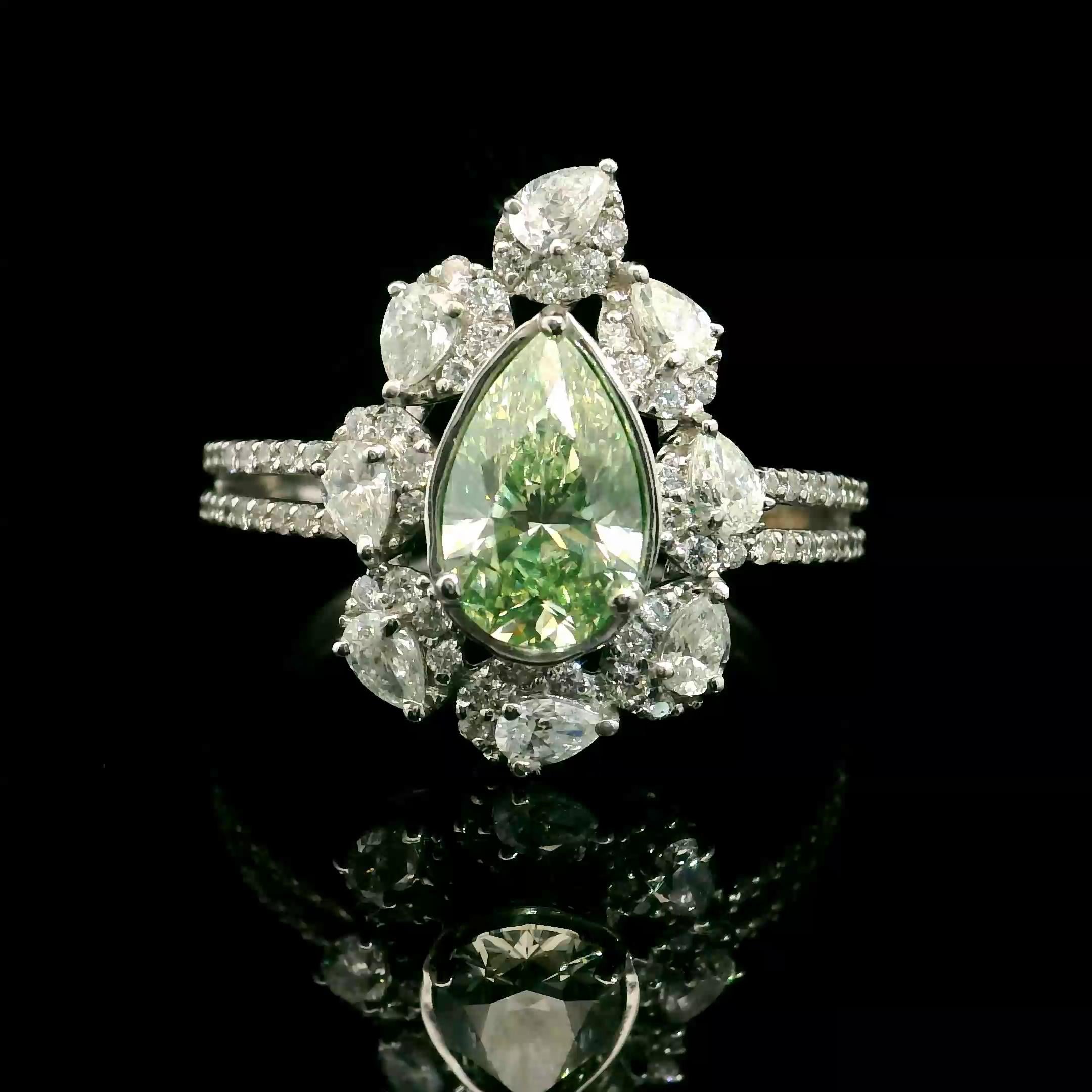 Bague en or blanc 18kt avec diamants
  
  Couleur de l'or et carat : Or blanc 18kt
  Poids : 4.403 grammes
  
  Ensemble avec...
  Type de pierre : Diamants
  Forme : Poire
  Carat : 1.00 ct
  Couleur : Jaune clair brunâtre verdâtre
  Clarté : SI2
 