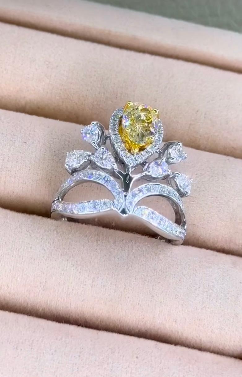 Taille poire Diamant certifié GIA de 1,00 carat en or 18 carats de couleur jaune brunâtre fantaisie en vente
