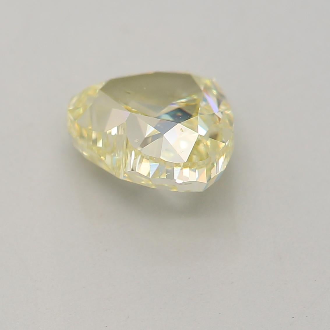 GIA Certified 1.00 Carat Fancy Light Yellow VS1 Clarity Diamond In New Condition For Sale In บางรัก, TH