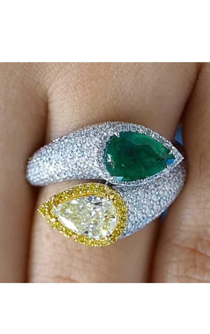 Taille poire GIA Certified 1.00 Carat Fancy Yellow Diamond  1.50 Ct Zambian Emerald Gold Ring en vente