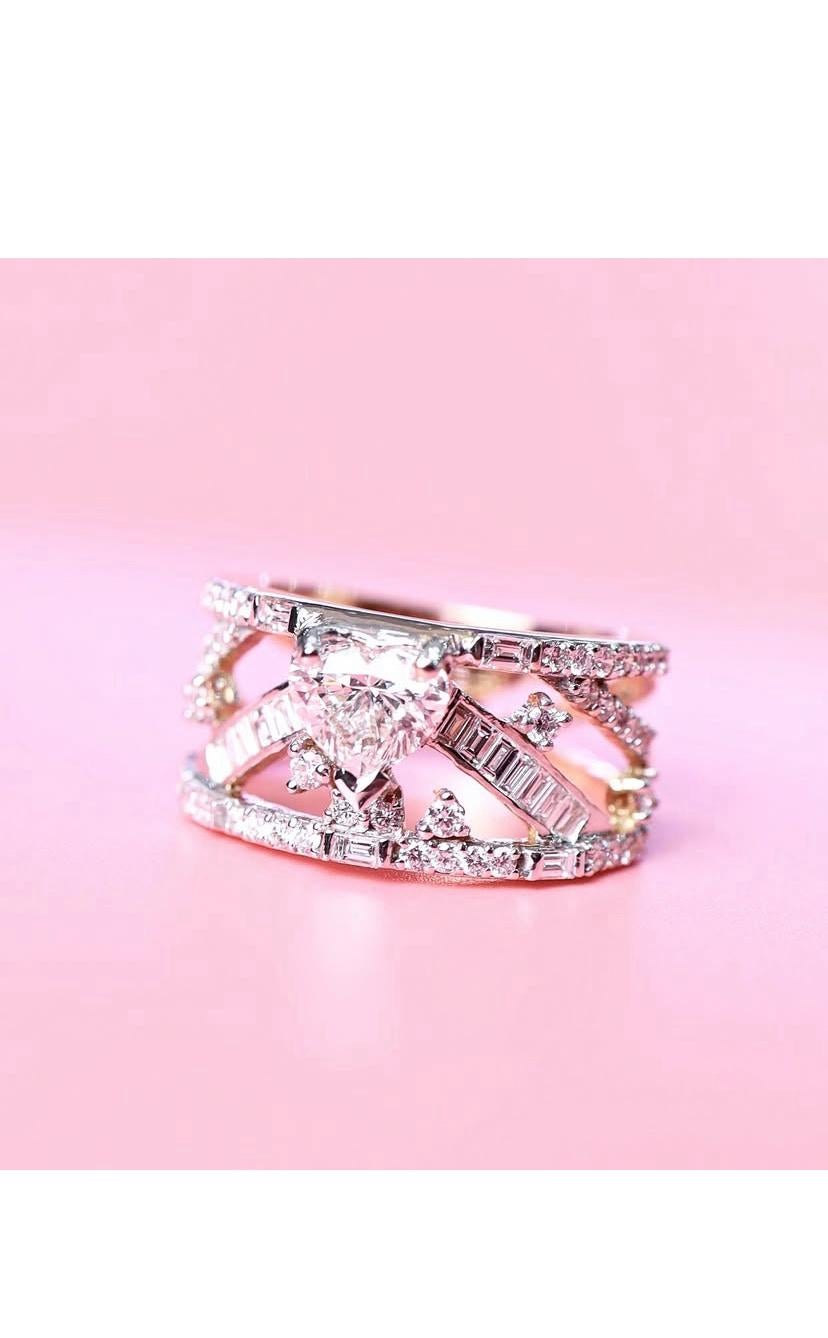 GIA Certified 1.00 Carat Heart Shape Diamond 18K Gold Cocktail Ring en Nuevo estado para la venta en Massafra, IT