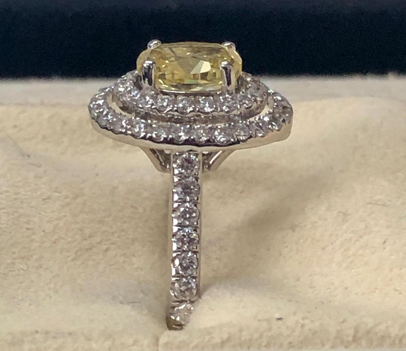 GIA Certified 1.00 Carat Natural Fancy Vivid Yellow Oval Diamond Ring 18K Gold In New Condition In Great Neck, NY