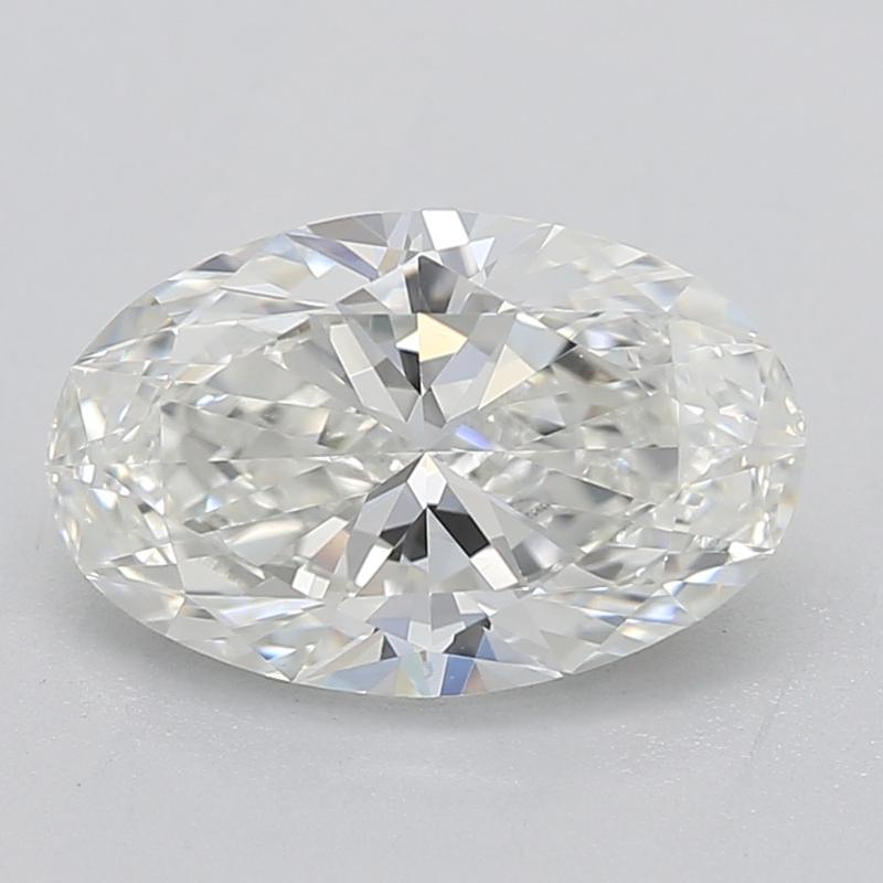 Realizzato a mano a New York, questo splendido anello con diamante presenta un notevole diamante ovale di 1,00 , con un'accattivante I e VS1. Incastonato in un lussuoso oro bianco, questo pezzo fonde la bellezza classica con l'eleganza