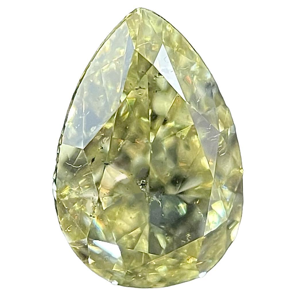 Diamant naturel jaune fantaisie taille poire brillant SI2 de 1,00 carat certifié par le GIA