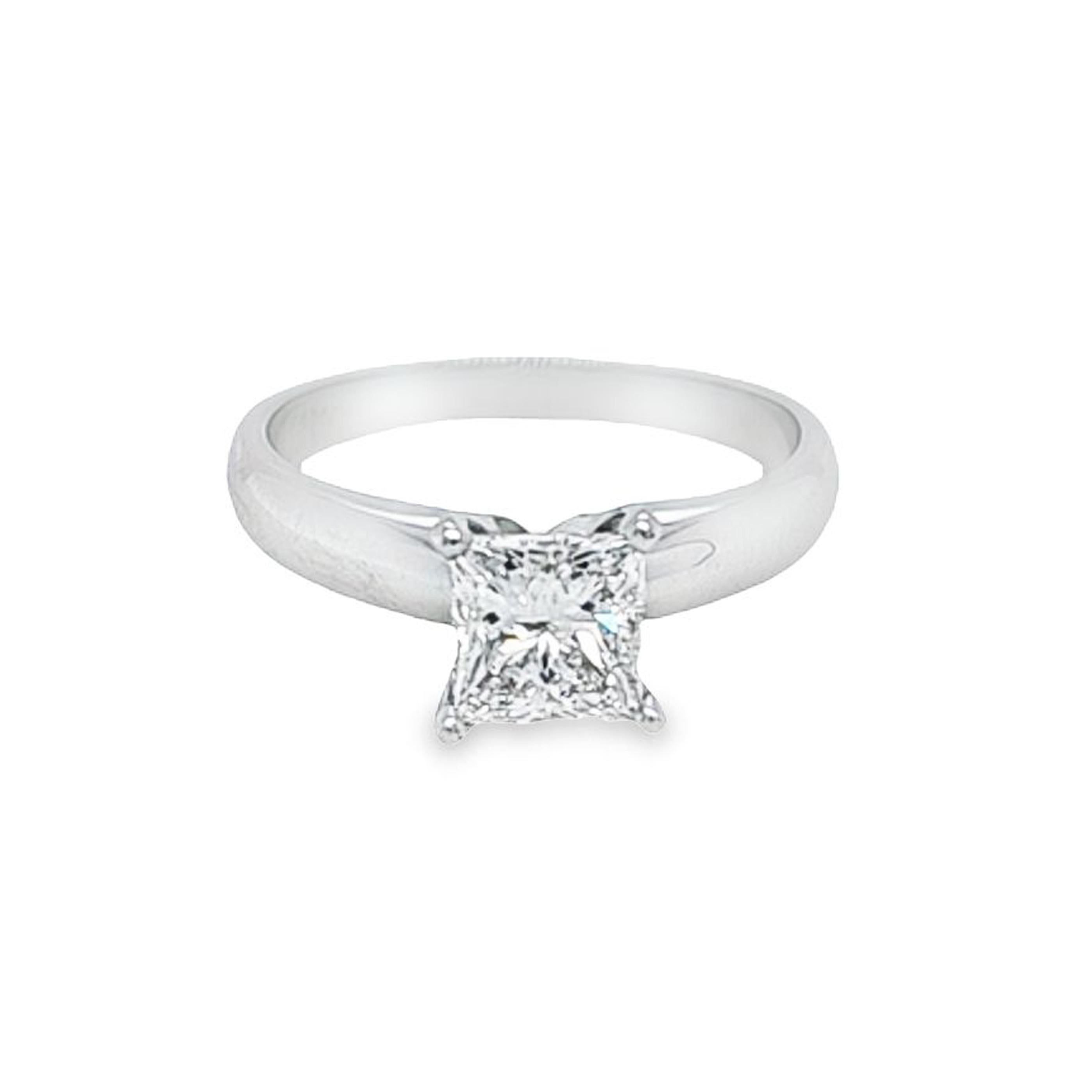 Women's GIA Certified 1.00 Carat Princess Cut Diamond Engagement Ring For Sale
