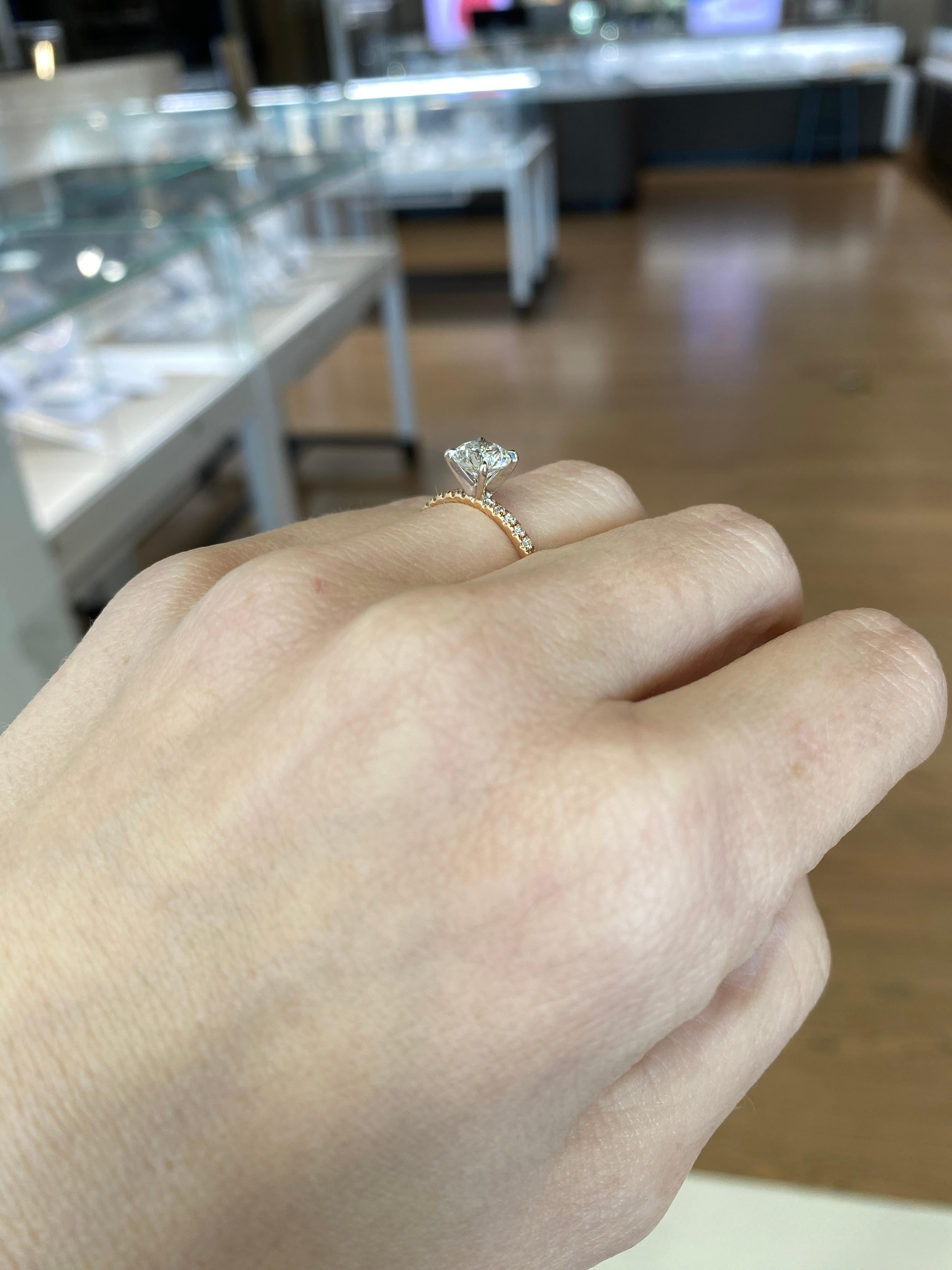 Bague de fiançailles en or rose 14 carats avec diamant rond de 1,00 carat certifié par le GIA en vente 11