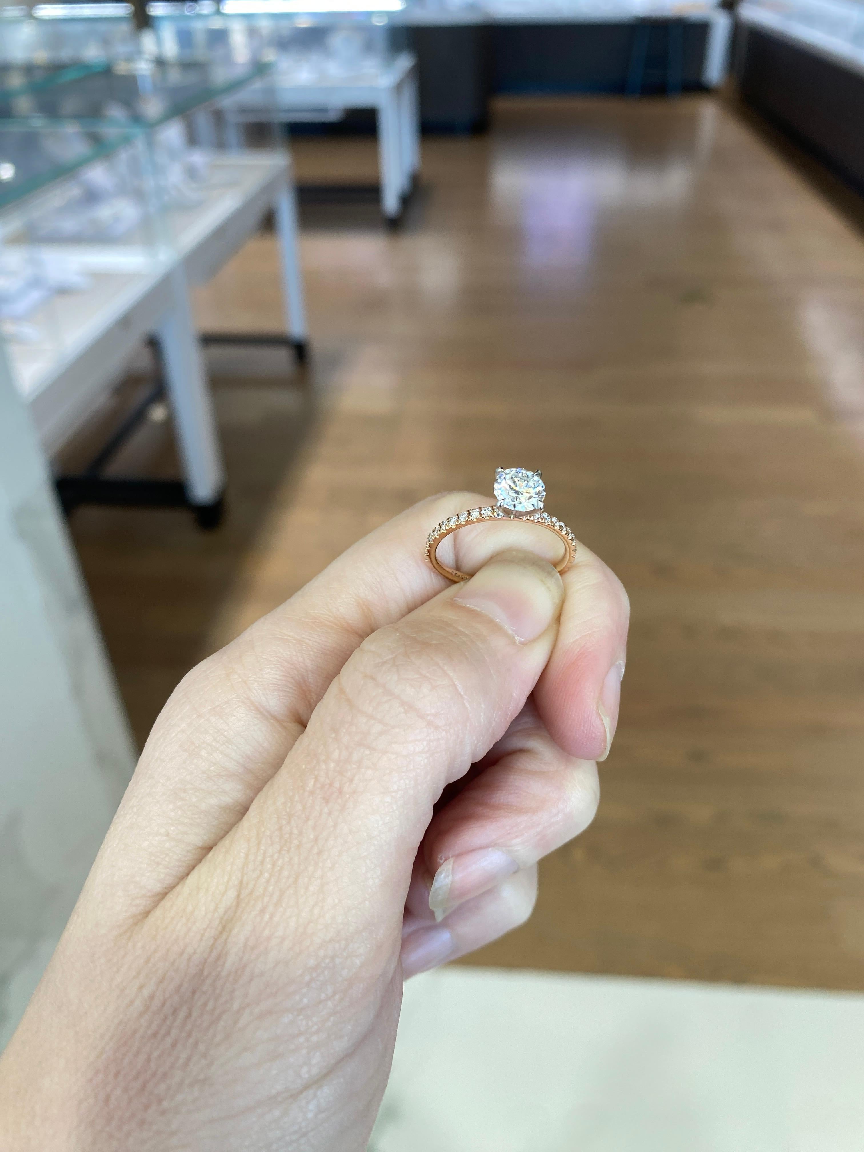 Bague de fiançailles en or rose 14 carats avec diamant rond de 1,00 carat certifié par le GIA en vente 14