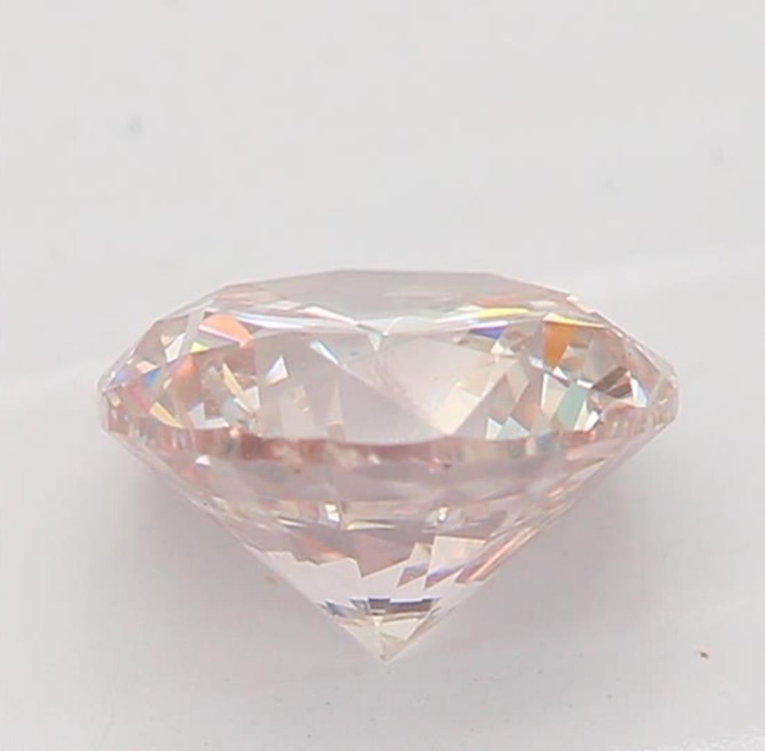 Round Cut GIA Certified 1.00 Carat Very Light Pink SI2 Clarity Diamond For Sale