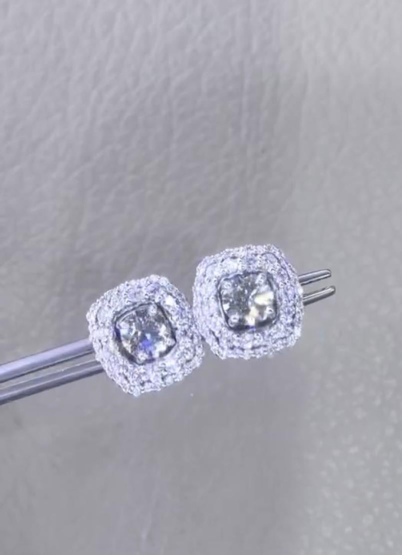 Pendientes de oro de 18 quilates con certificado GIA de 1,00 quilates, forma redonda brillante y color D en venta 1
