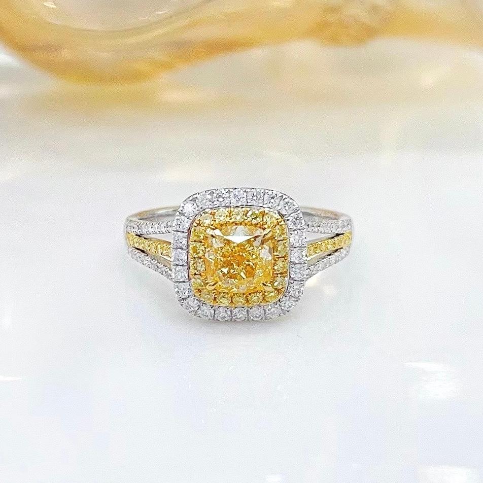 GIA Certified 1.00 CT Light Diamond 18K Gold Engagement with Diamonds

1 GIA Certified Diamond - 1.00 CT
VS2 Clarity 
Light Yellow 

Diamonds - 0.51 CT
Total Weight - 3.51 GM