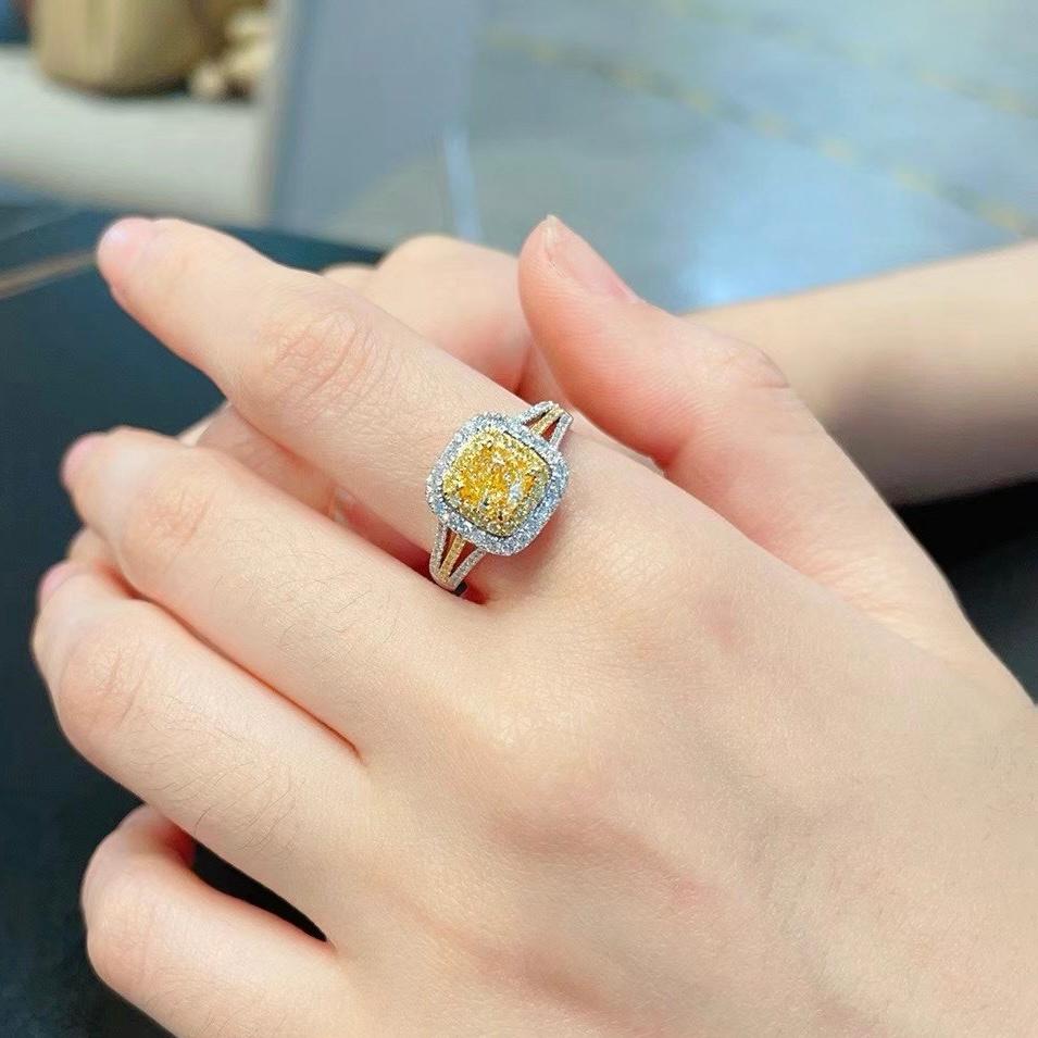 Modern GIA Certified 1.00 CT Light Diamond 18K Gold Engagement with Diamonds For Sale