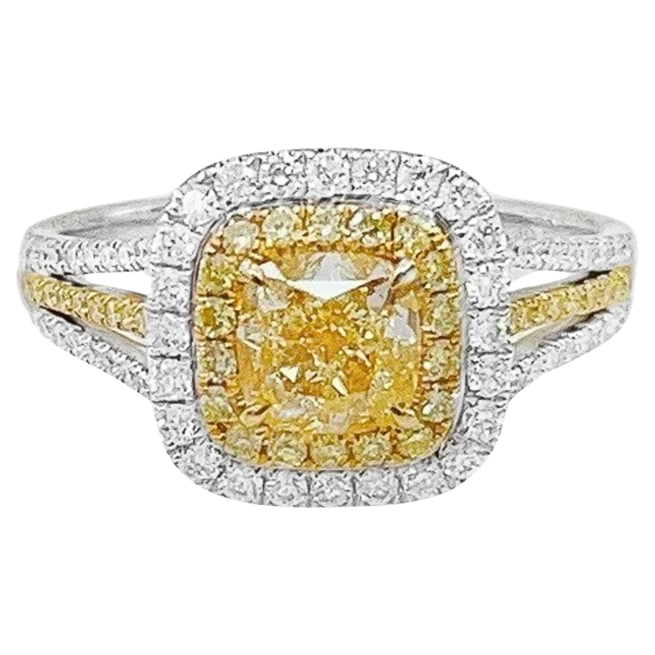 GIA Certified 1.00 CT Light Diamond 18K Gold Engagement with Diamonds For Sale