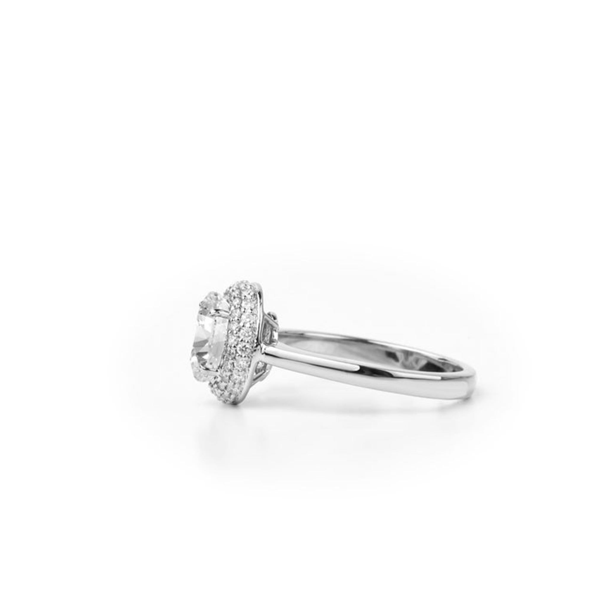 Informe GIA Certificado 1 Quilate E VS Diamante talla oval 18k Halo Anillo de compromiso en venta 2