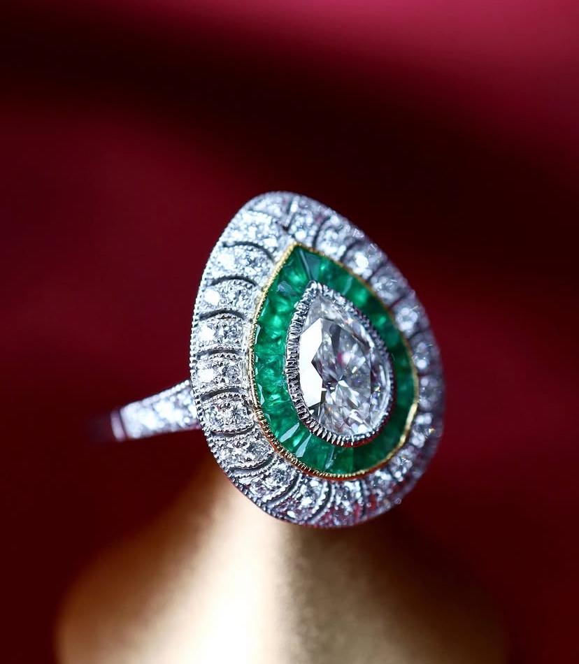 GIA Certificado 1.00 Ct Diamante Forma de Pera Esmeraldas Diamantes Anillo de Oro de 18K Corte pera en venta