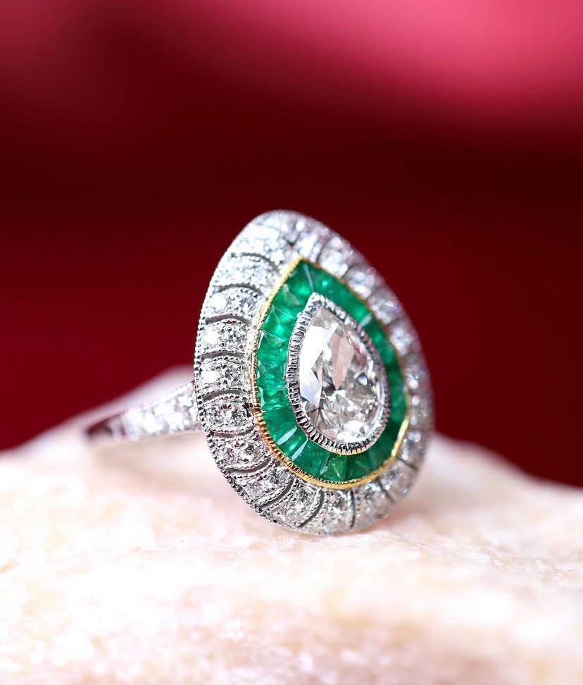 GIA Certificado 1.00 Ct Diamante Forma de Pera Esmeraldas Diamantes Anillo de Oro de 18K en Nuevo estado para la venta en Massafra, IT