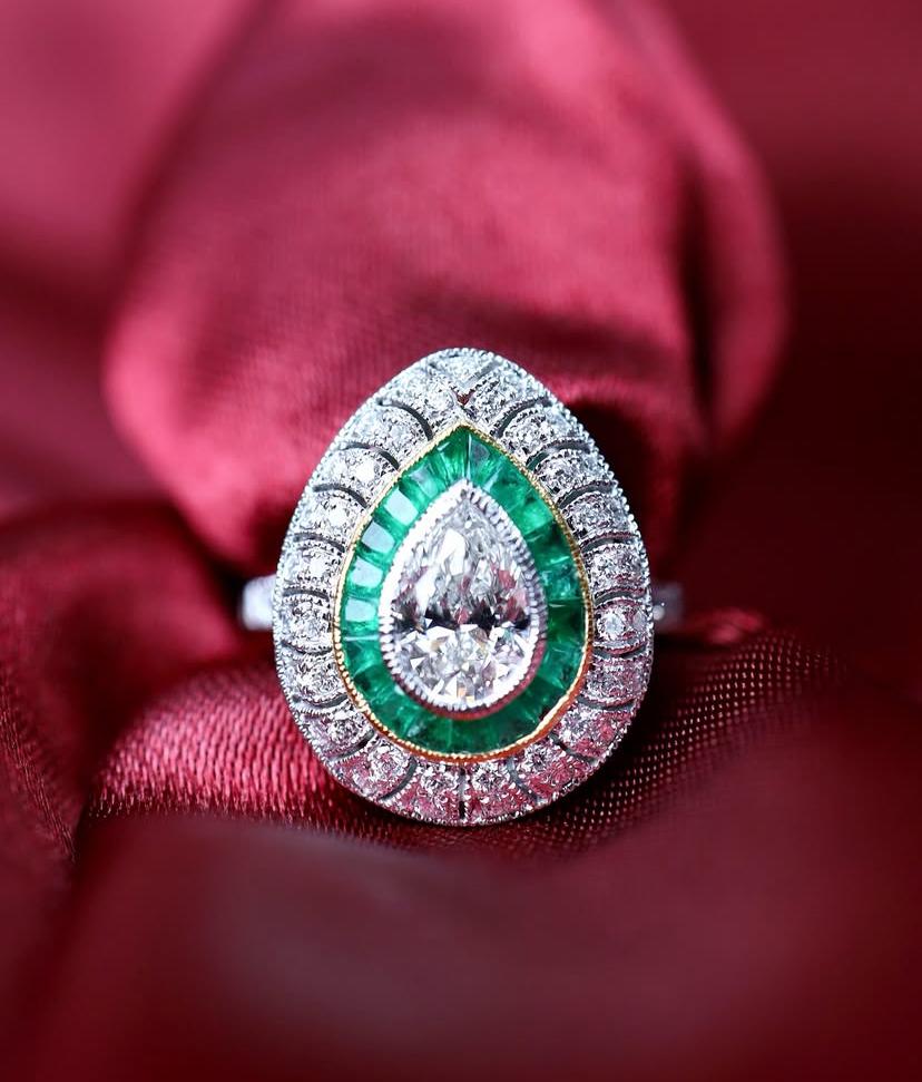 De las mujeres GIA Certificado 1.00 Ct Diamante Forma de Pera Esmeraldas Diamantes Anillo de Oro de 18K en venta