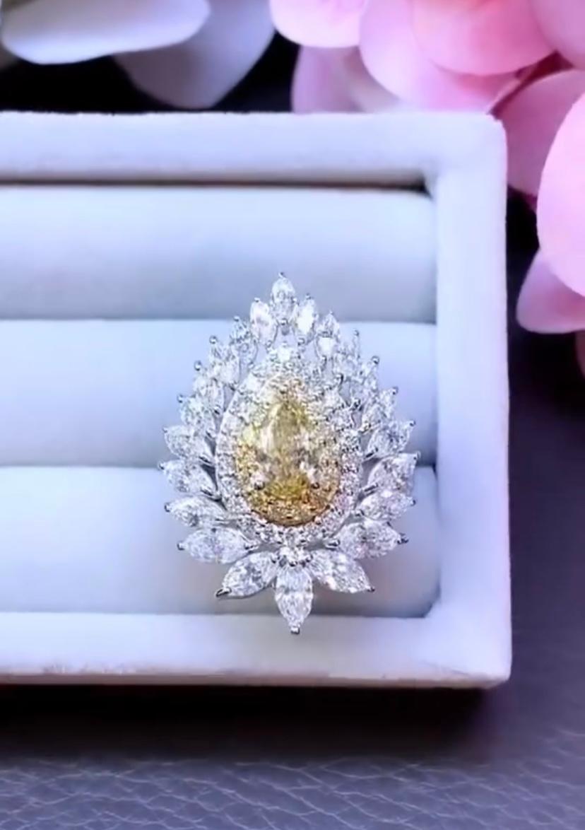 Taille poire Diamant brunâtre jaune fantaisie certifié GIA de 1,00 ct  Bague en diamants de 3,60 cts en vente