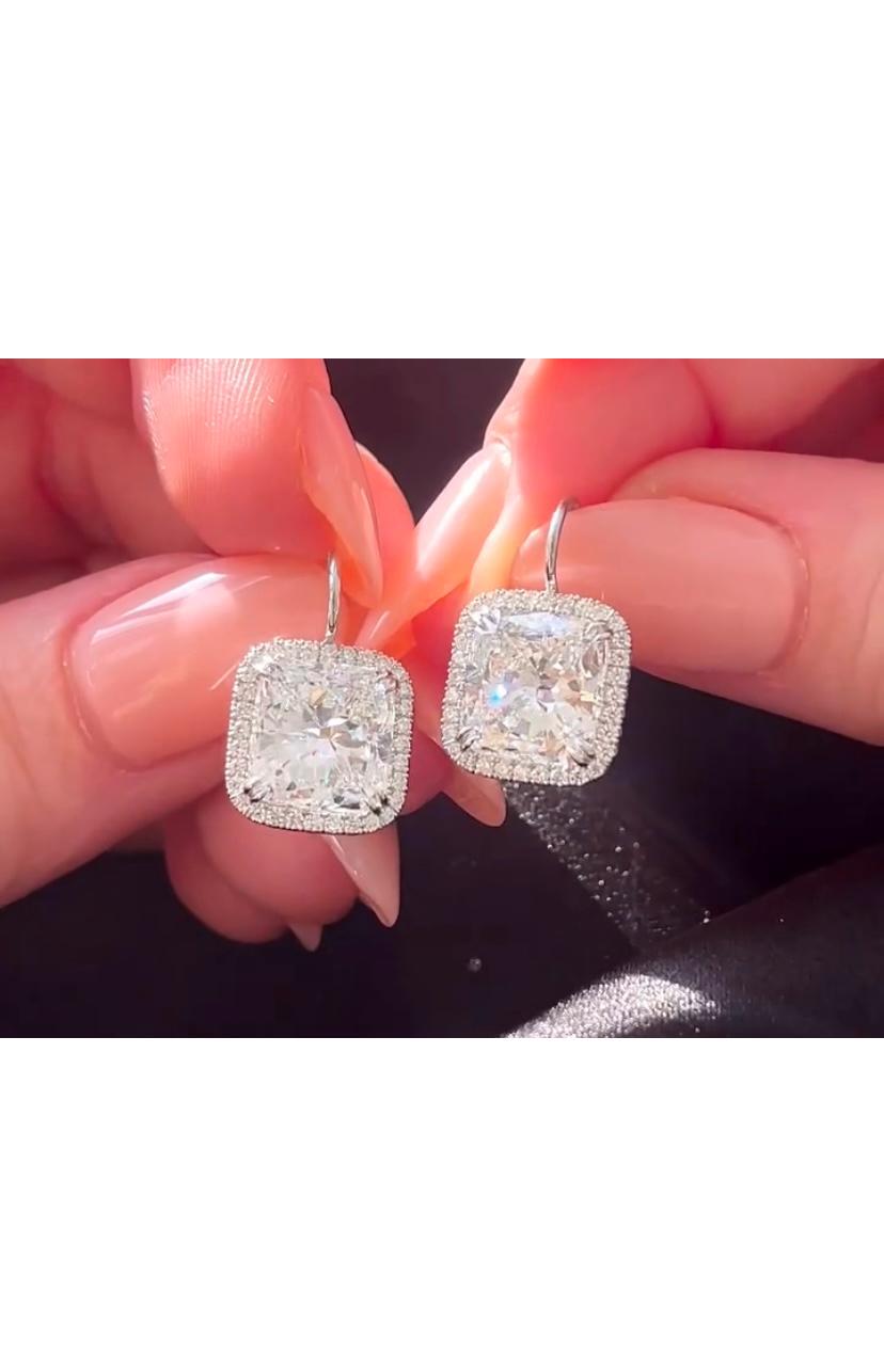 An exquisite Diamonds earrings, in modern design, so elegant and refined style.
Drenched in white gold,  illuminated by white diamonds.
A masterpiece of light and love, where brilliance meets craftsmanship. Designed to captivate, crafted to last