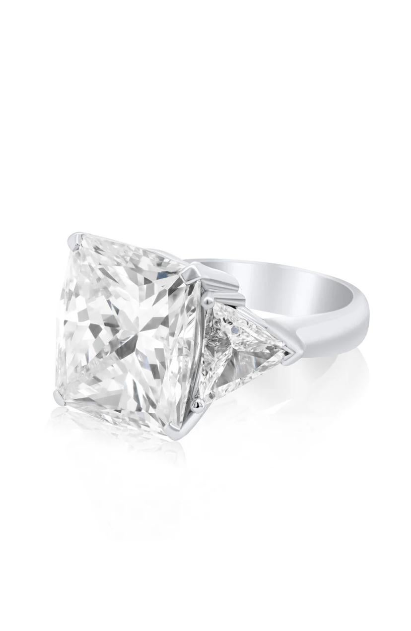 GIA Certified 10.00 Carat G/VVS2 Natural Diamonds Platinum Ring In New Condition For Sale In Massafra, IT