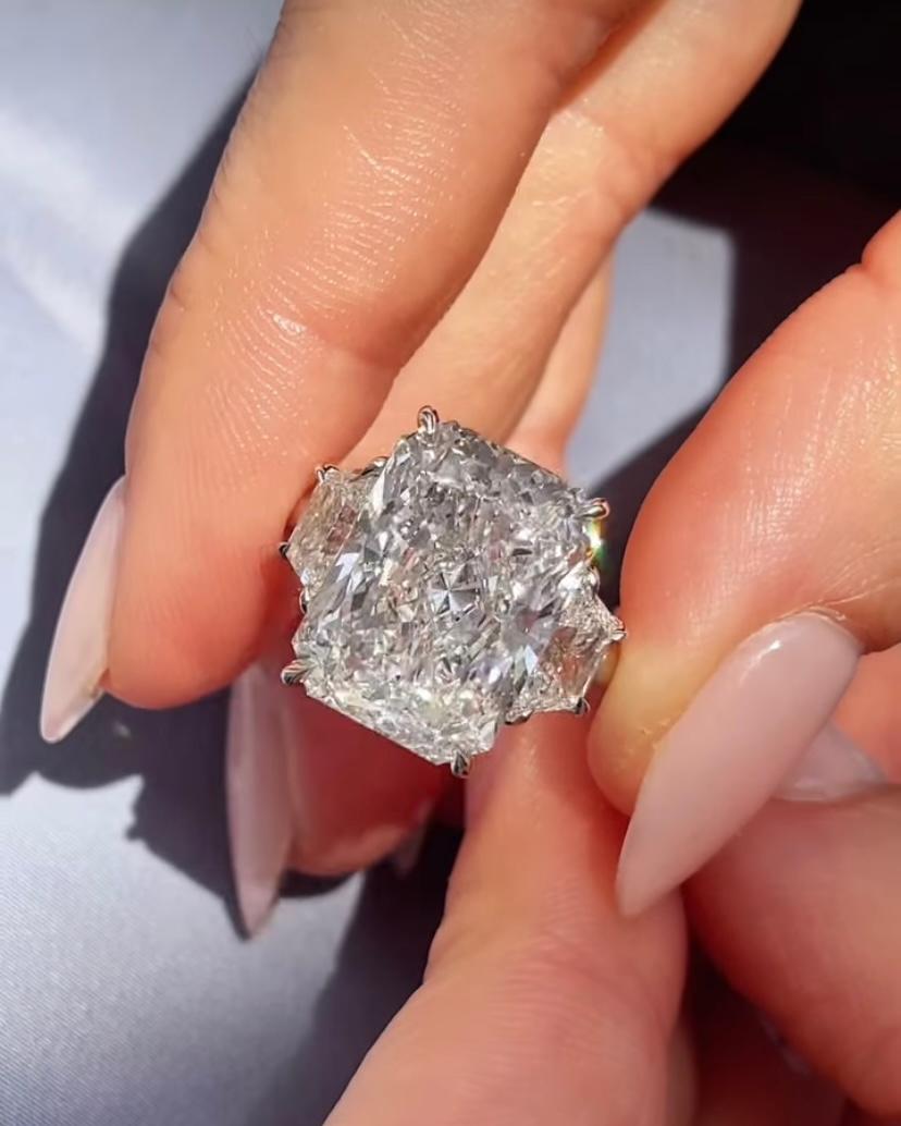 Certificado GIA 10,00 quilates F/VS1  Anillo de oro de 18 quilates con diamantes de forma radiante Corte radiante en venta