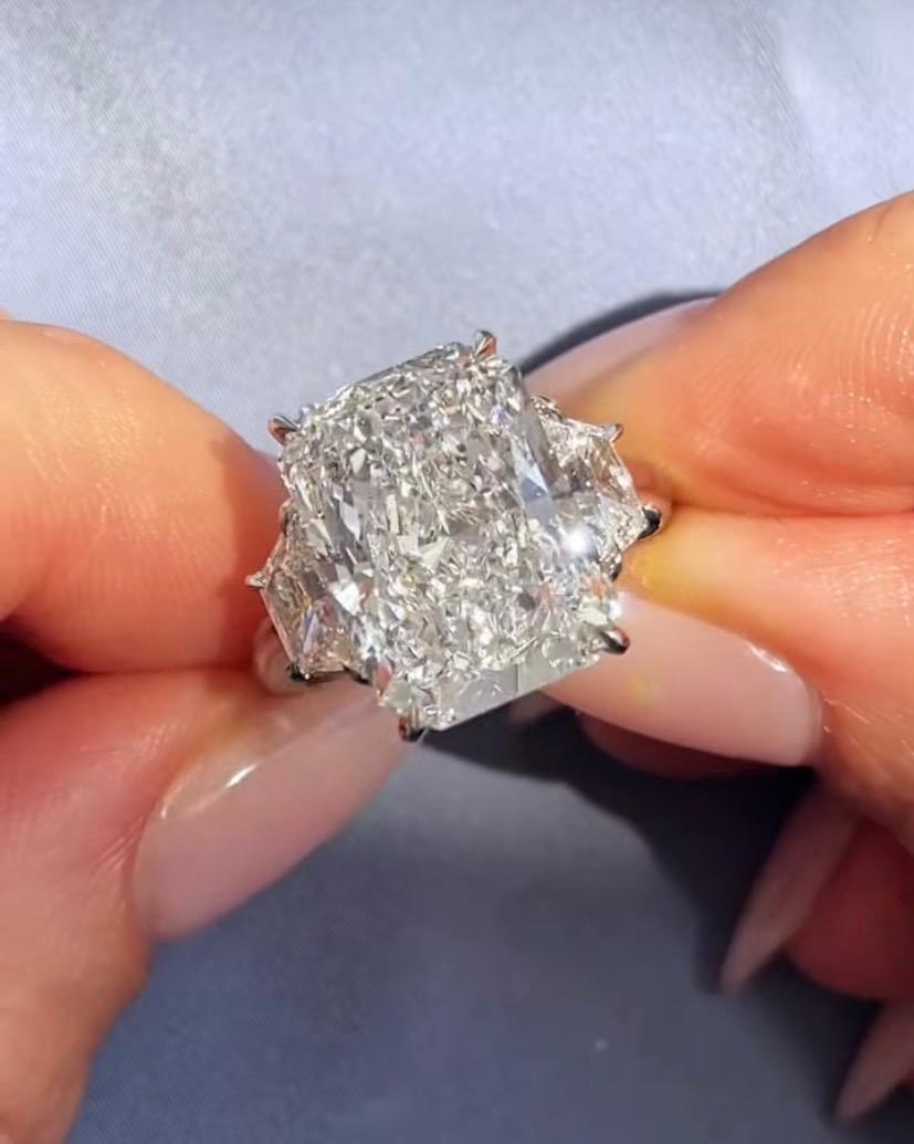Femenino o masculino Certificado GIA 10,00 quilates F/VS1  Anillo de oro de 18 quilates con diamantes de forma radiante en venta