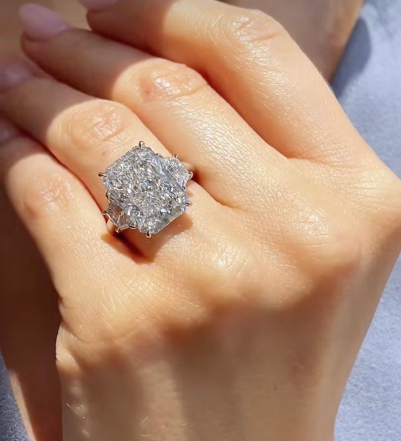Certificado GIA 10,00 quilates F/VS1  Anillo de oro de 18 quilates con diamantes de forma radiante en venta 1