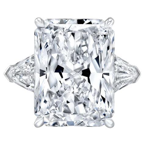 Anello in oro 18K con diamante a forma di raggiante certificato GIA da 10,00 carati
