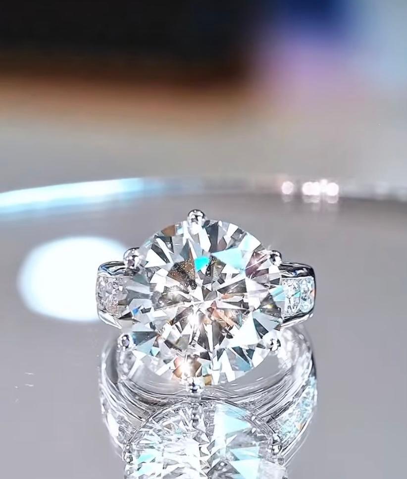 Taille ronde GIA Certifié 10.00 Ct F/VS1 Round Brillant Cut  Bague solitaire en or 18K avec diamant en vente
