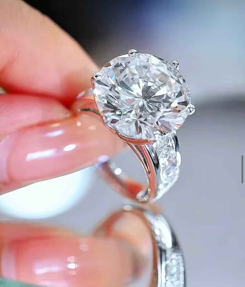 GIA Certifié 10.00 Ct F/VS1 Round Brillant Cut  Bague solitaire en or 18K avec diamant en vente 2