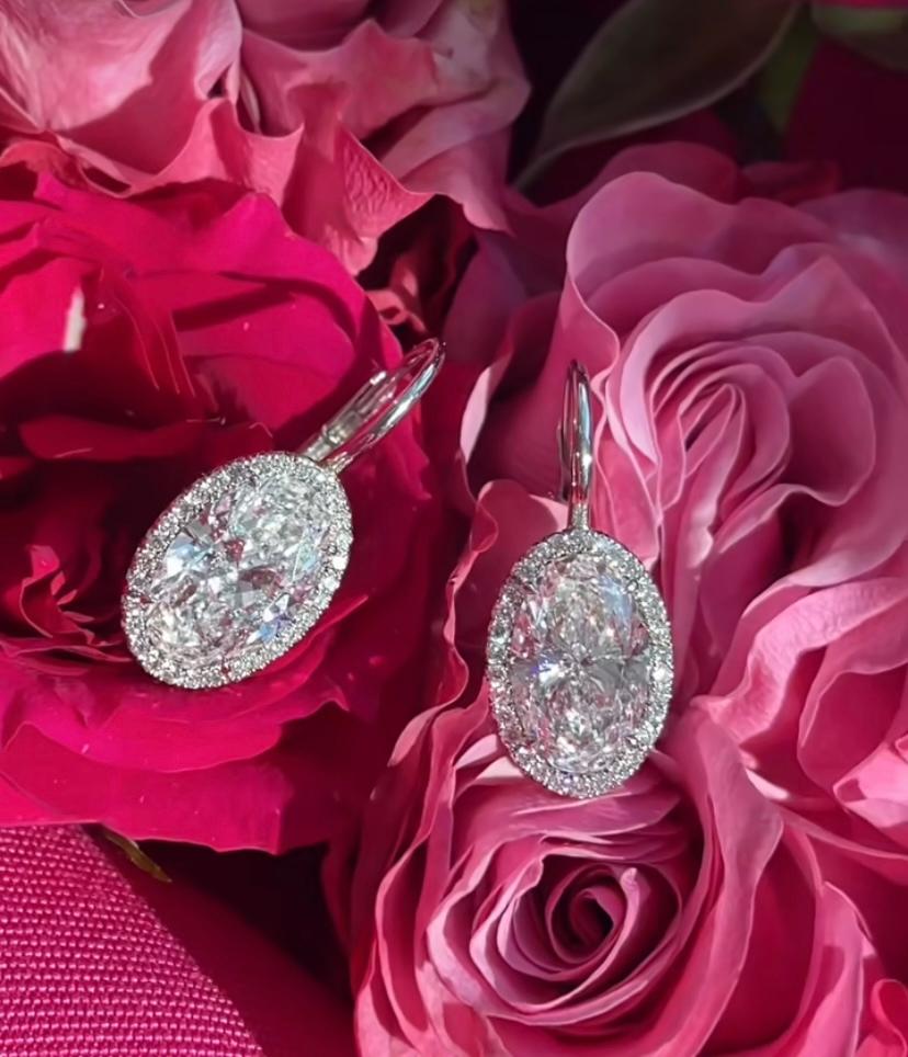 GIA Certified 10.00 Ct Natural Diamonds 18K Gold Earrings In New Condition For Sale In Massafra, IT
