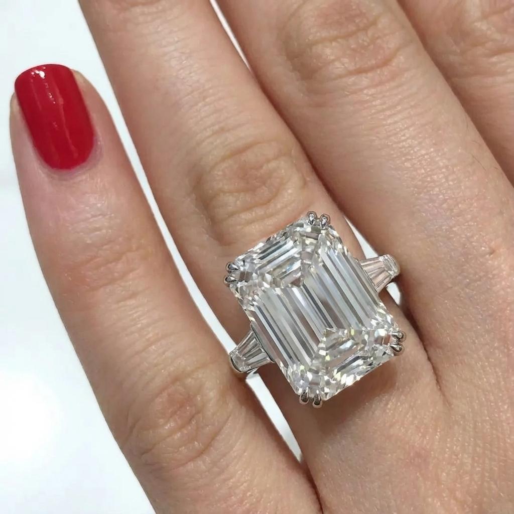 Bague en diamant à taille d'émeraude de 10.01 carats certifiée par le GIA Neuf - En vente à Chicago, IL