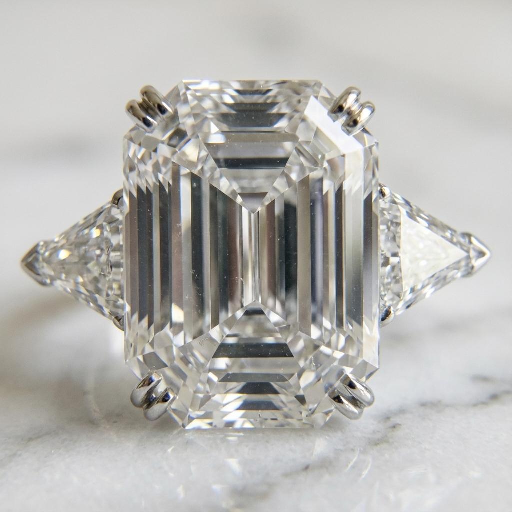 Taille émeraude Bague en diamant certifié GIA de 10,02 carats de couleur E, sans défaut, taille émeraude en vente