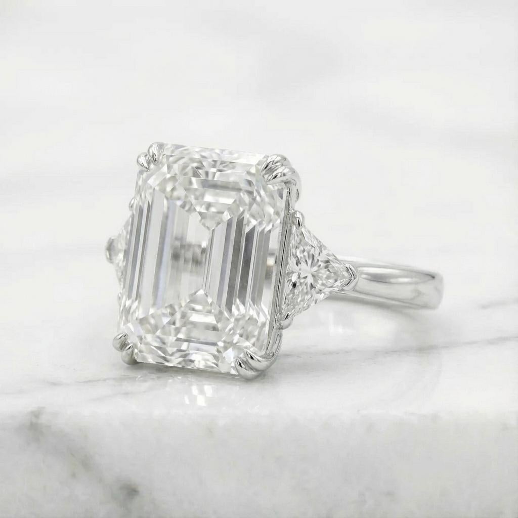 Contemporain Bague en diamant certifié GIA de 10,02 carats de couleur E, sans défaut, taille émeraude en vente