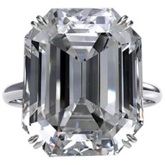 Anello con diamante taglio smeraldo certificato GIA da 10.01 carati