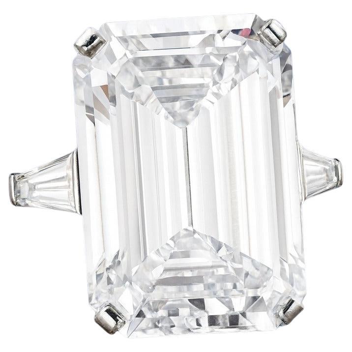GIA-zertifizierter 10,02-Karat-Diamantring mit Smaragdschliff im Angebot