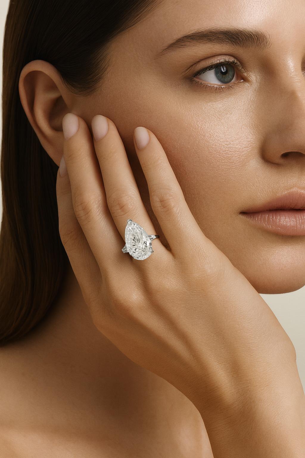 Taille poire Bague en diamant poire brillant certifié GIA de 10,02 carats avec baguettes effilées en vente