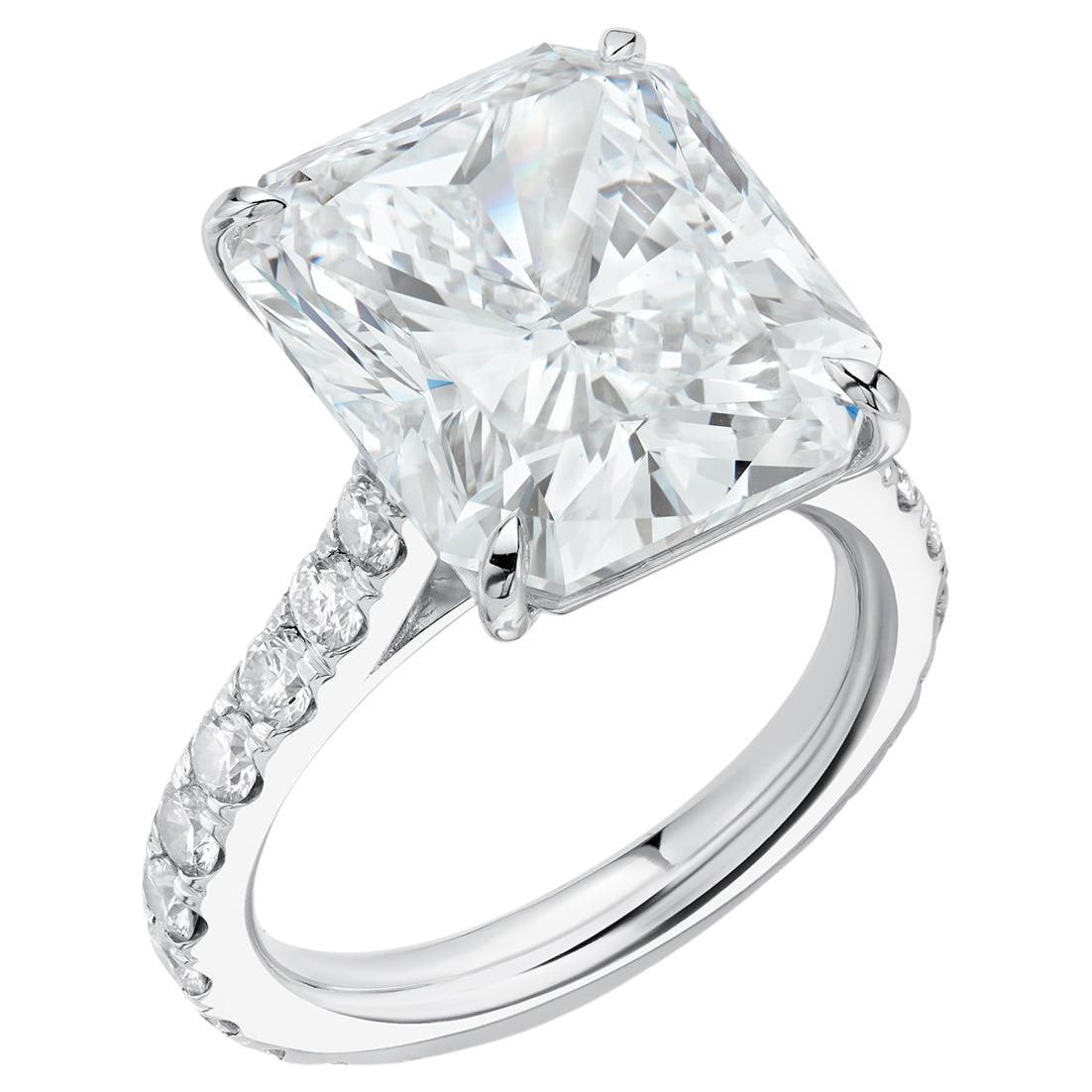 Anillo de compromiso de diamantes talla radiante certificado GIA de 10,02 ct en venta