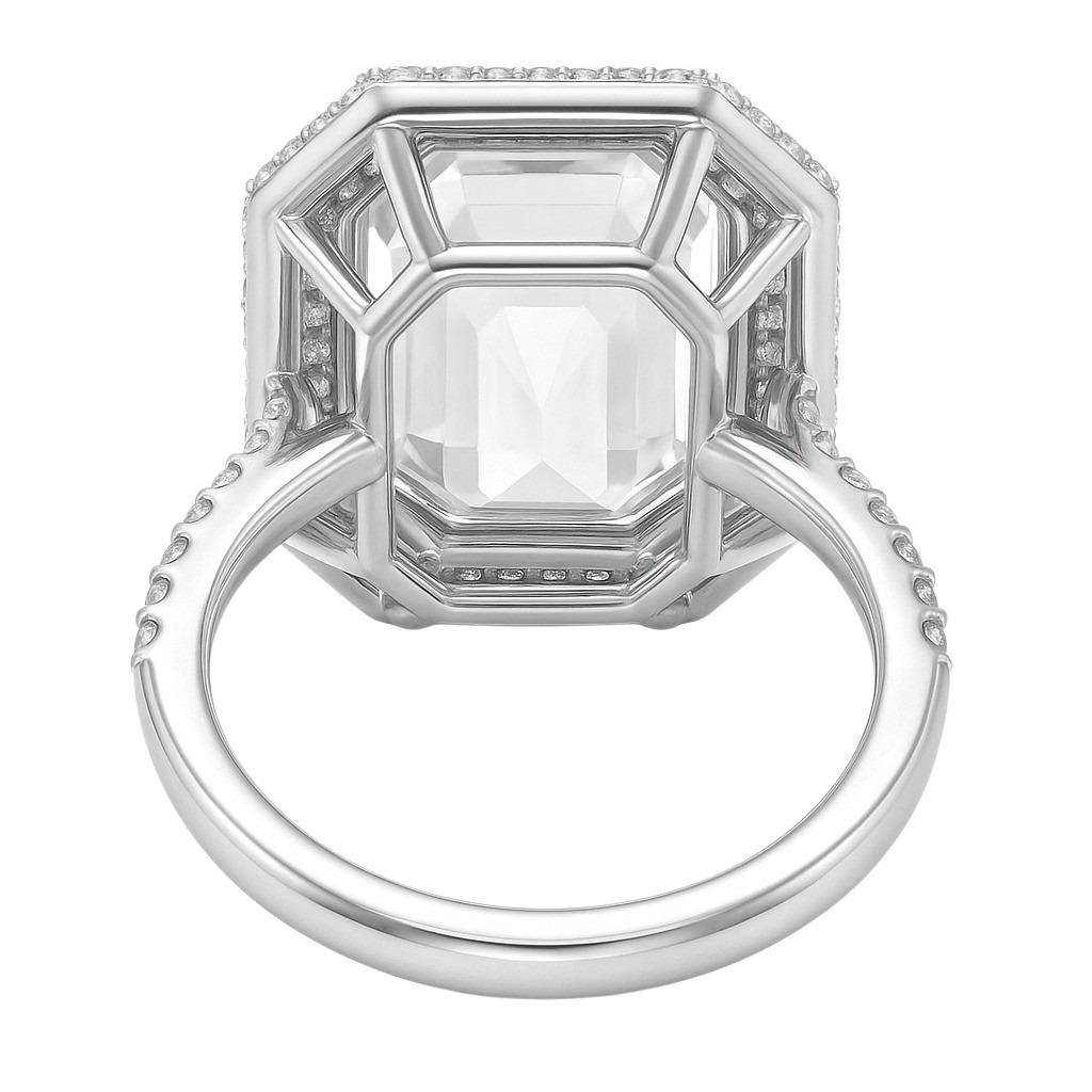 GIA-zertifizierter 10,03 Karat Smaragdschliff-Diamantring mit doppeltem Halo in Platin im Zustand „Neu“ im Angebot in Chicago, IL