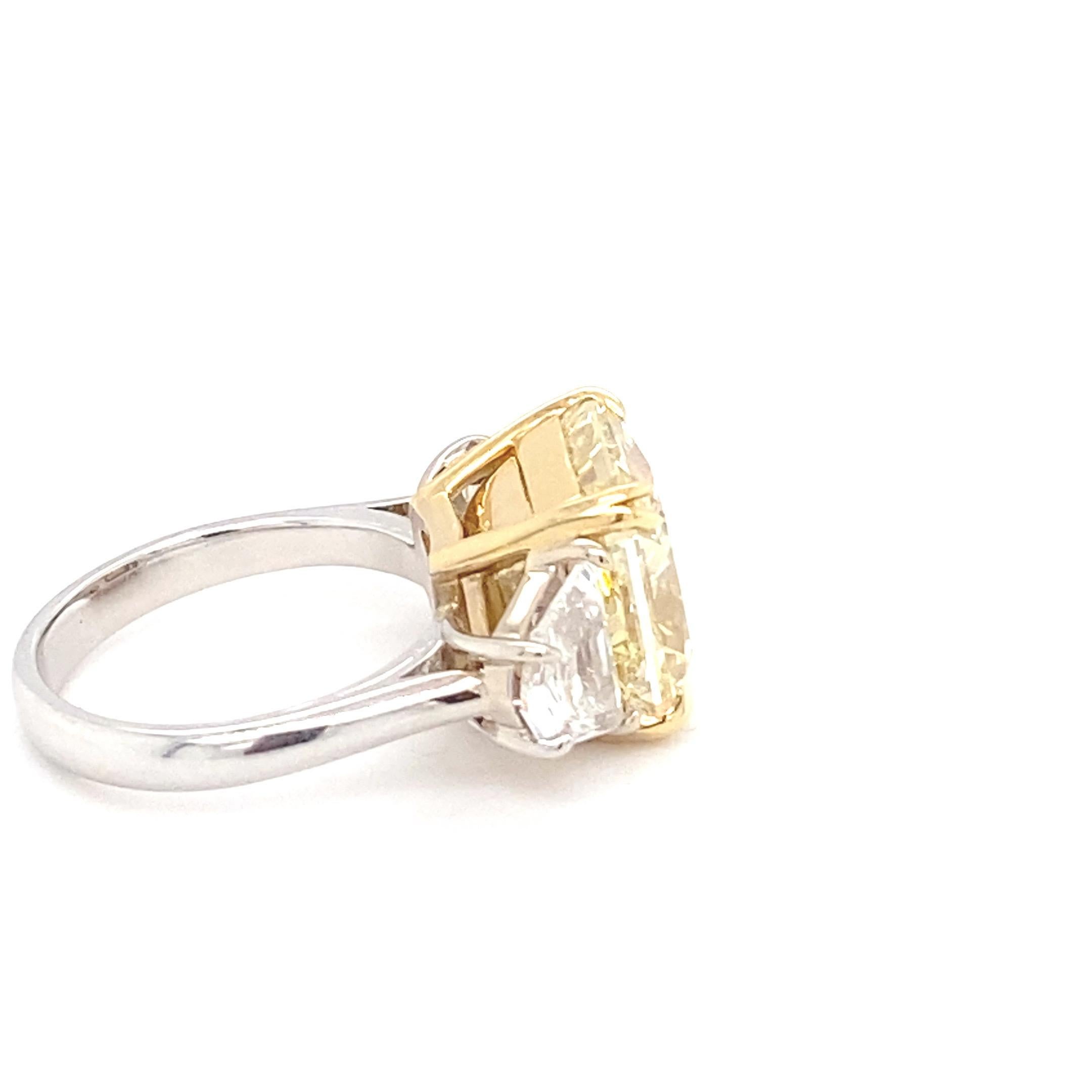 Bague de fiançailles avec diamant coussin jaune intense de 10,03 carats certifié GIA en vente 5
