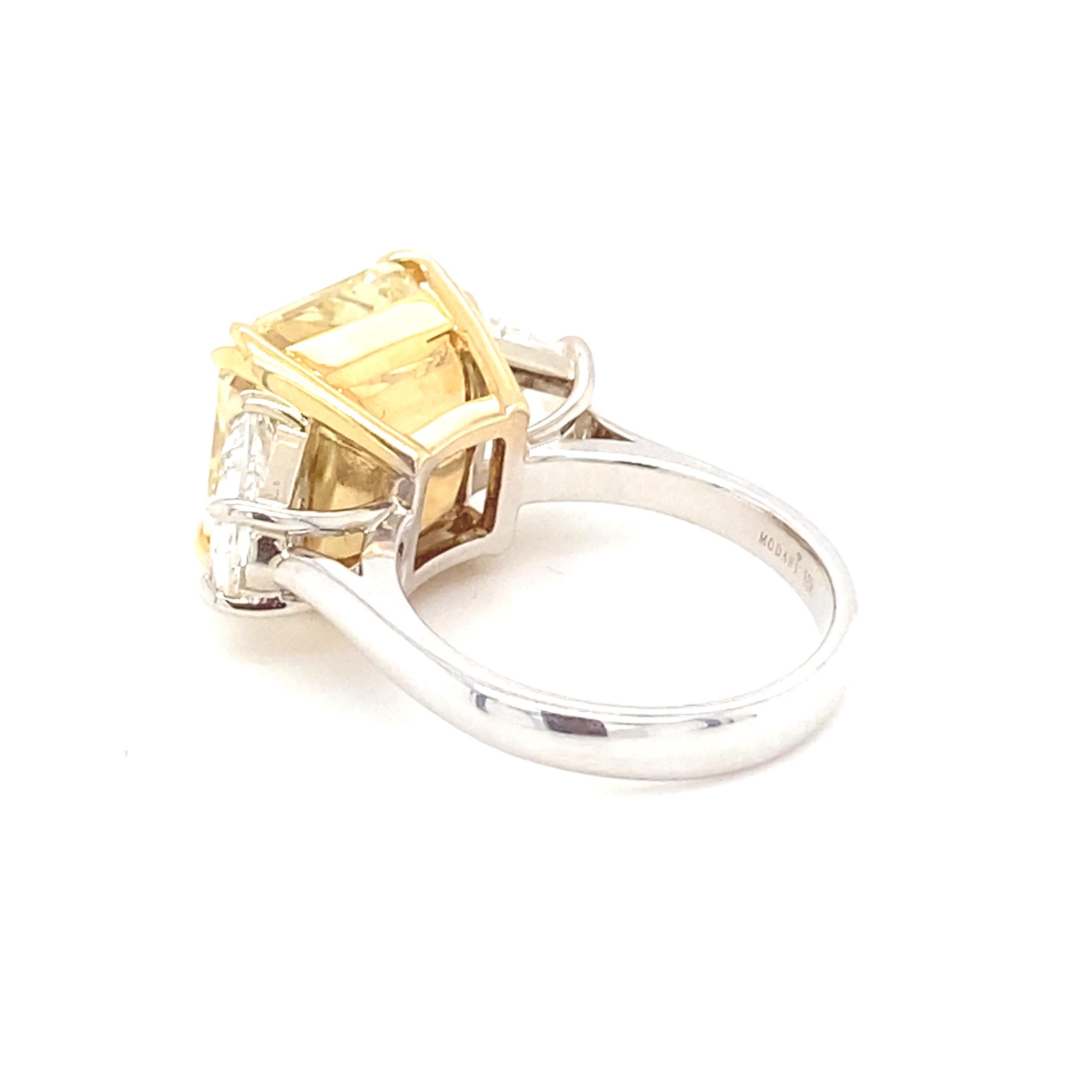 Bague de fiançailles avec diamant coussin jaune intense de 10,03 carats certifié GIA en vente 8
